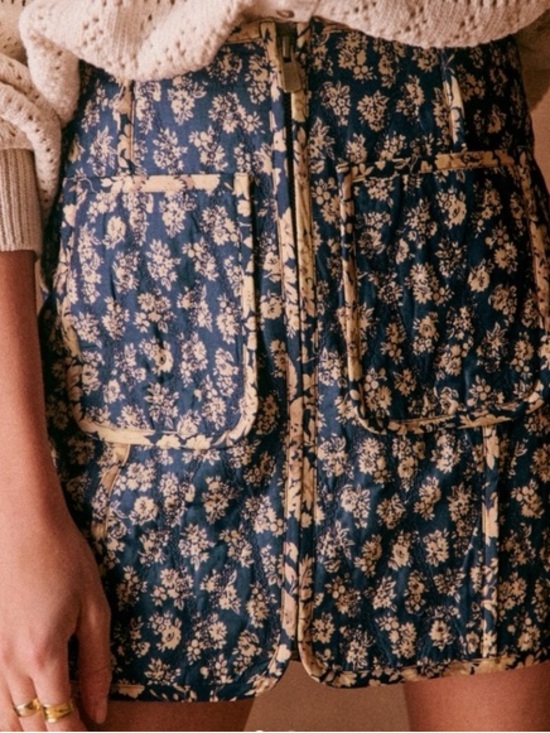 Sezane Dresses & Skirts - Sézane Foxy Skirt Cara Mix Print Navy Cream Floral 36/4